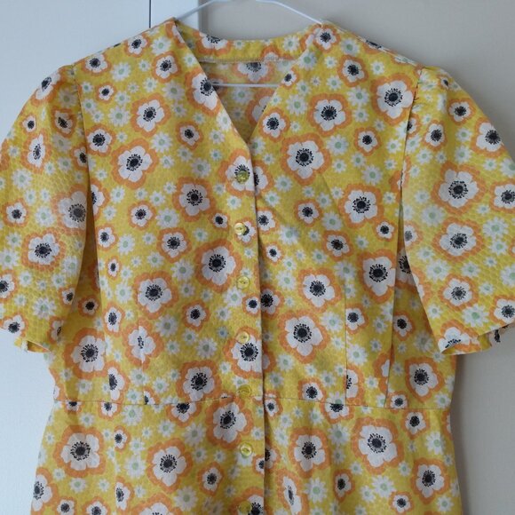 Amish Mennonite Cape Dress 39.5"B 35"W Yellow Flowers - Picture 4 of 10